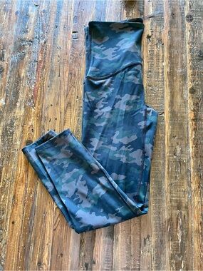 SPANX Green, Black & Gray Camo High-Waist Shape-Wear Leggings Sz M